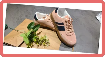 Sneakers en suédine à bandes, NEUVES, coloris Rose, Taille 40