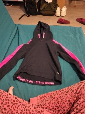 Sweat noir et rose fluo