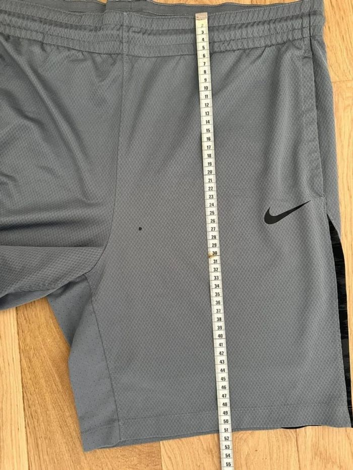 Short Nike basketball taille XL - photo numéro 8