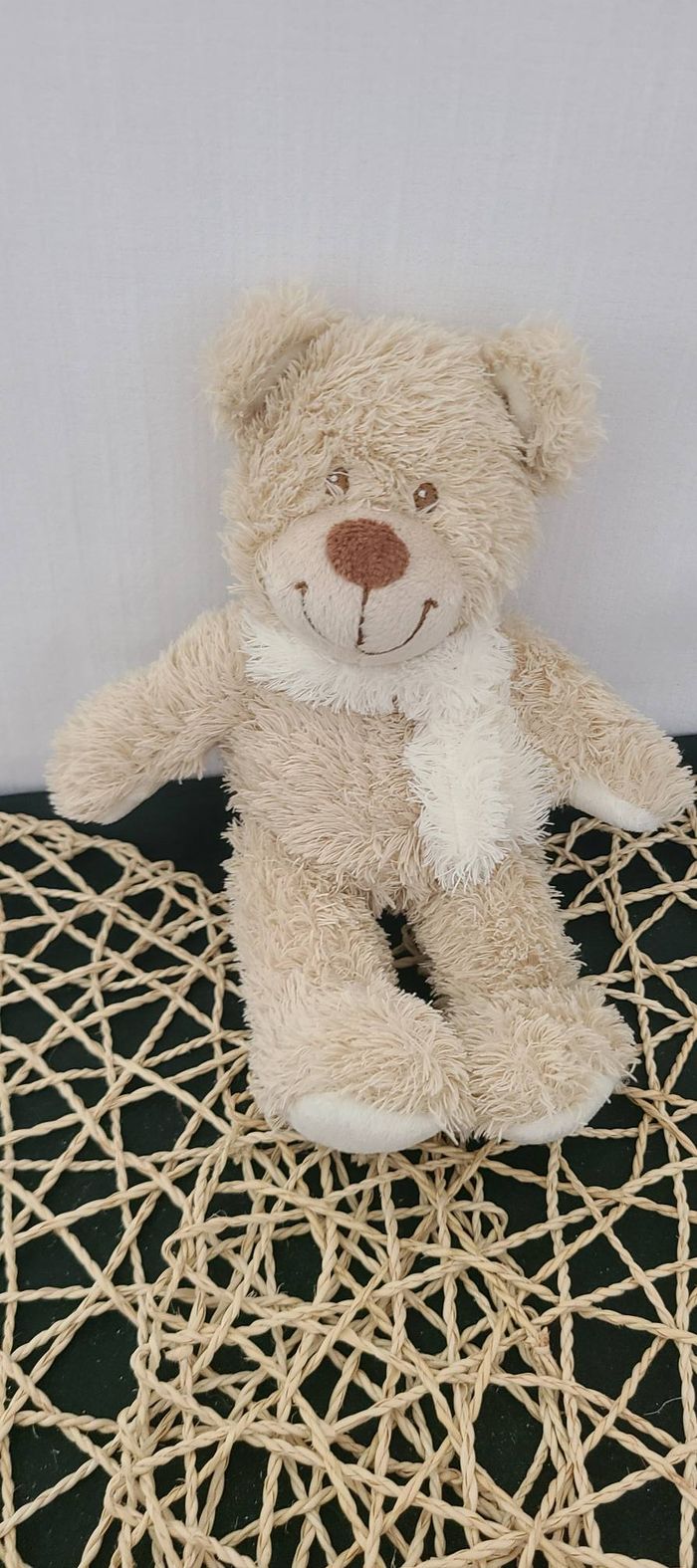 Doudou peluche ours beige écharpe blanche Tex Baby 20 cm