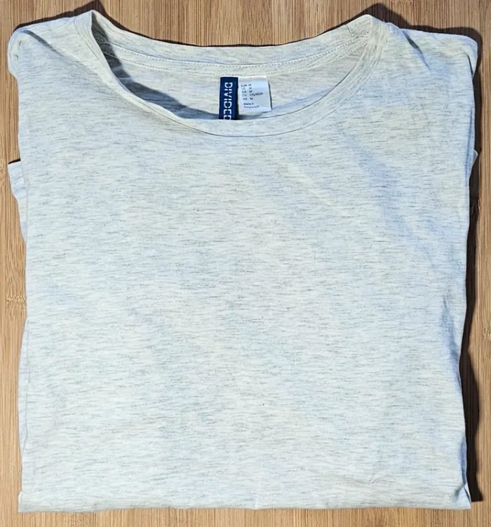 Tee-shirt Divided