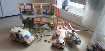 Hopital avec ses véhicules city life