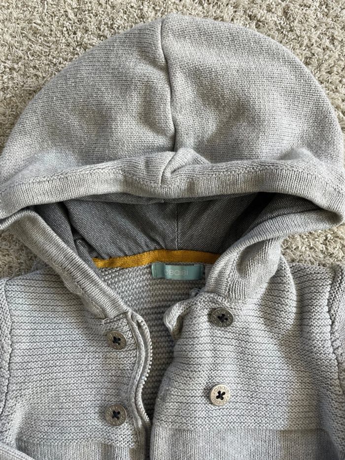 Gilet à capuche gris marque Obaïbi taille 23 mois - photo numéro 2