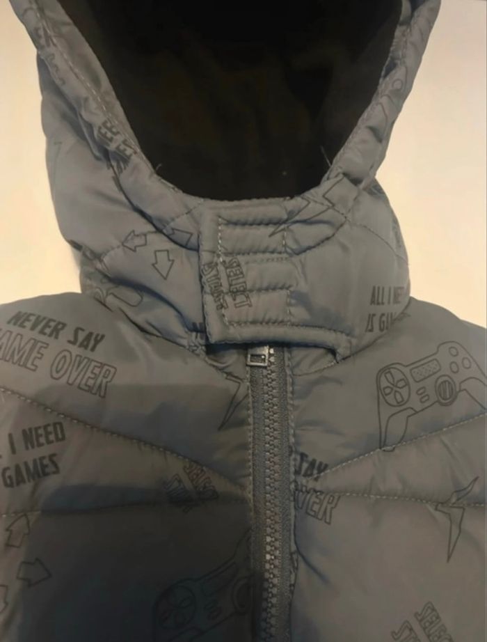 Manteau / Doudoune chaud Hiver très bon état garçon taille 6 ans couleur gris - photo numéro 4