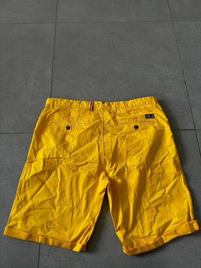Short Jaune Hero Seven 36, très bon état 48x50cm - photo numéro 3