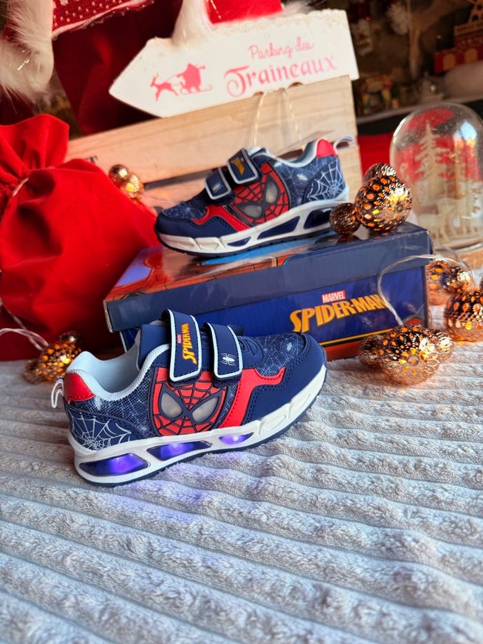 Basket Spiderman lumineuse  figurine - photo numéro 4