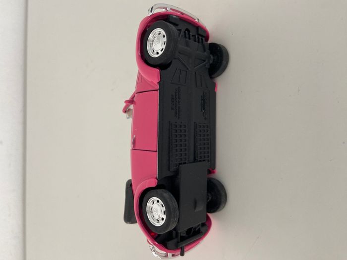 Voiture de collection volskwagen Beetle rose - photo numéro 5