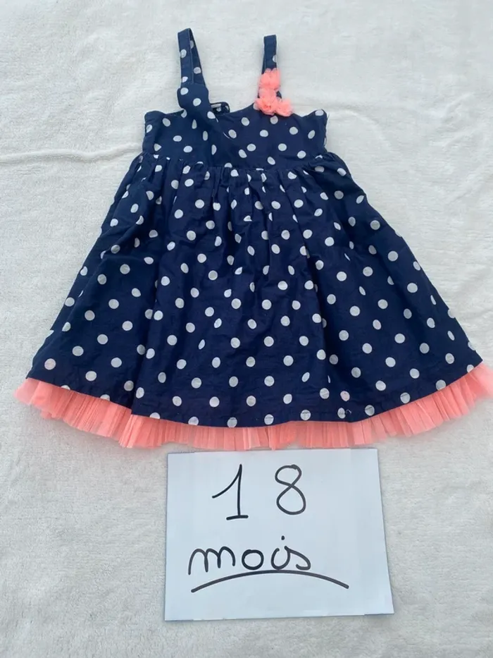 Belle robe doublé avec volant 18 mois