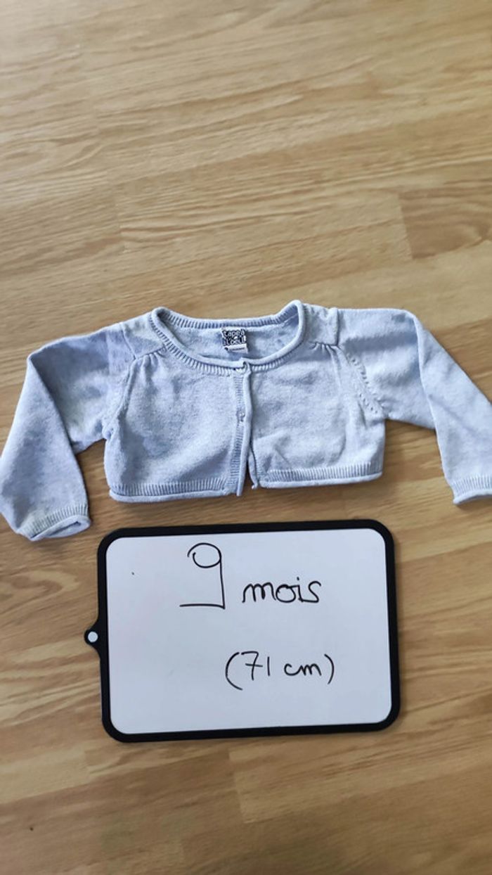 Boléro gris clair taille 9 mois