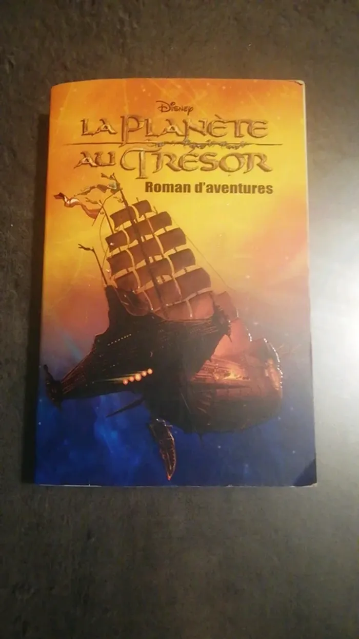 Livre Disney "la planète au trésor"