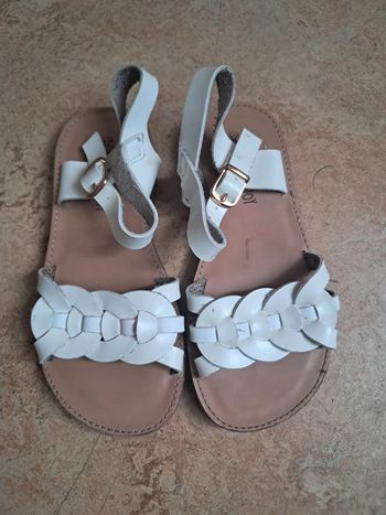 Sandales neuve blanche 29