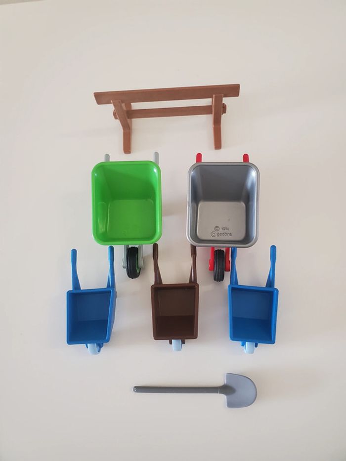 Playmobil outils de chantier Lot de 5 brouettes,1 pelle et 1 barrière de chantier très bon état