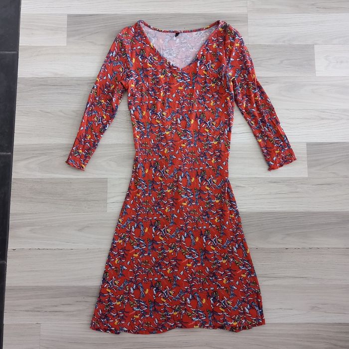 Robe imprimée mi-longue a manches longues taille S