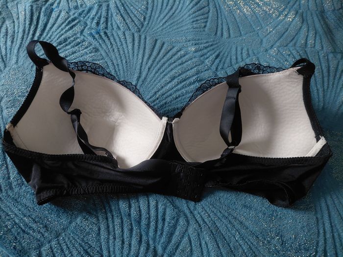 Soutien-gorge noir - photo numéro 2