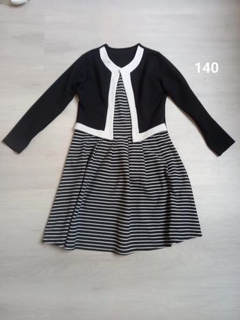 Jolie robe avec petit gilet attaché gaille 146