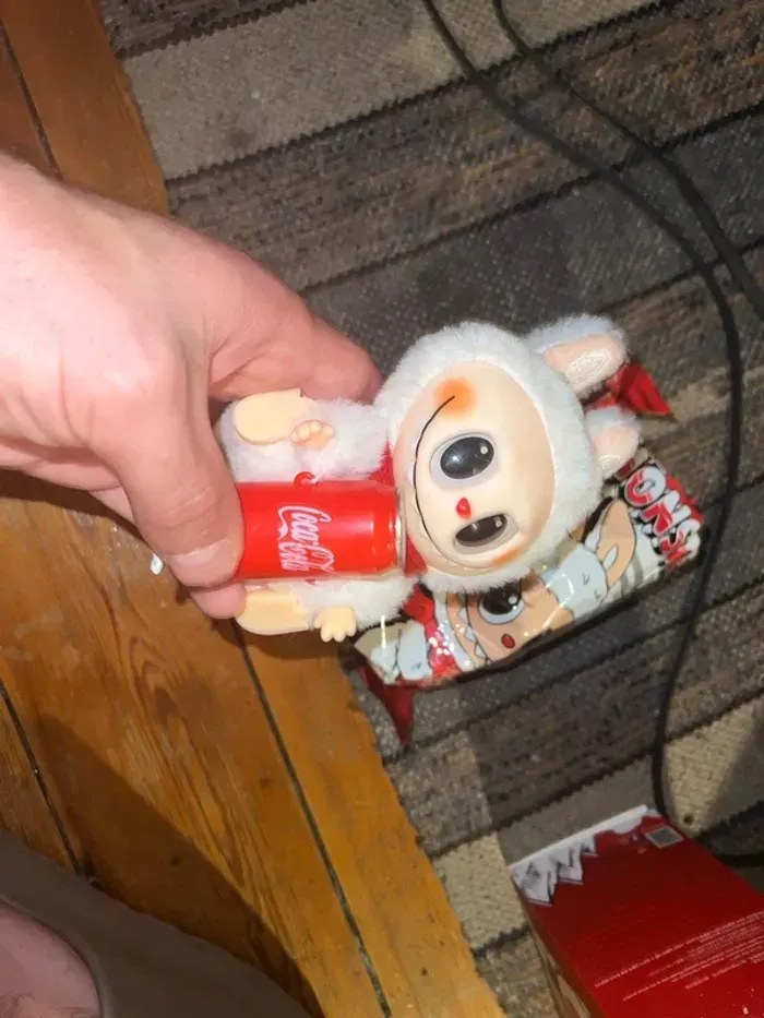 Labubu Coca-Cola officiel édition limitée très rare - photo numéro 9