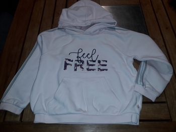 sweat à capuches  T 6 ans