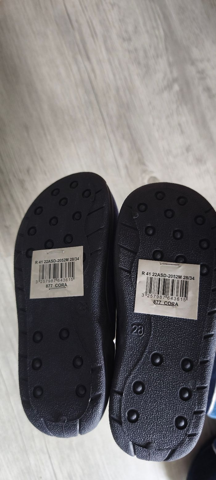 Chaussons t 28 NEUFS - photo numéro 2