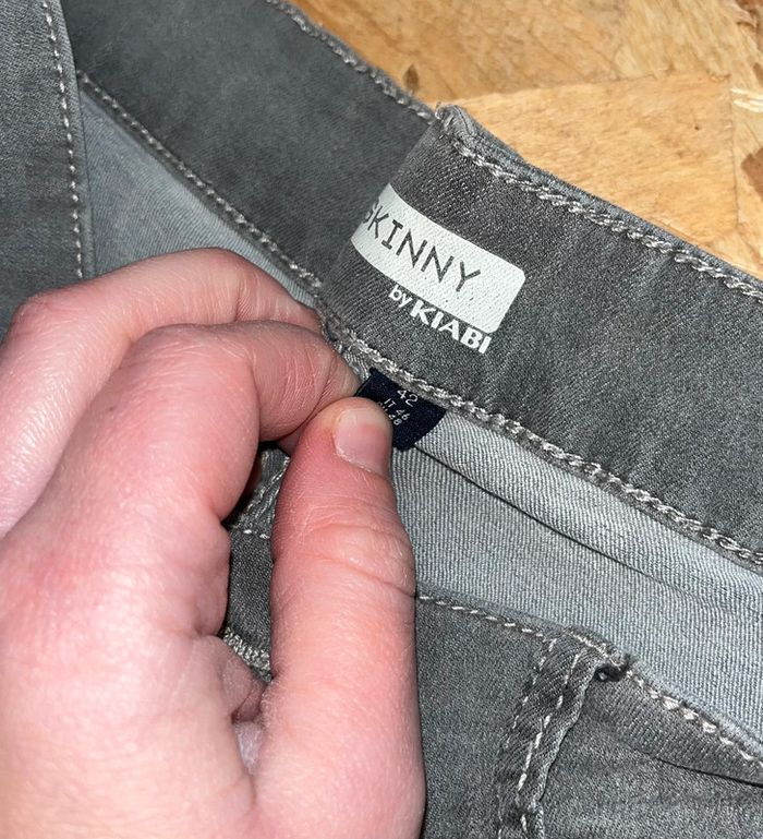 Jean skinny gris kiabi taille 42 - photo numéro 3