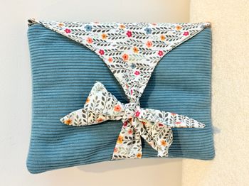 Pochette à livre de poche ou liseuse Bleu Canard Fleurie