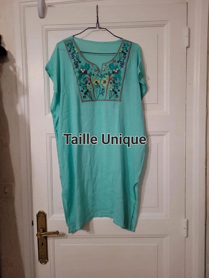 T shirt léger vert clair a strass