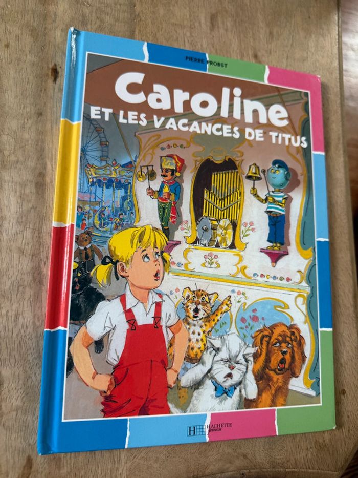 Moyen - Caroline et les vacances de Titus bords damiers couleurs livre bd album Pierre Probst