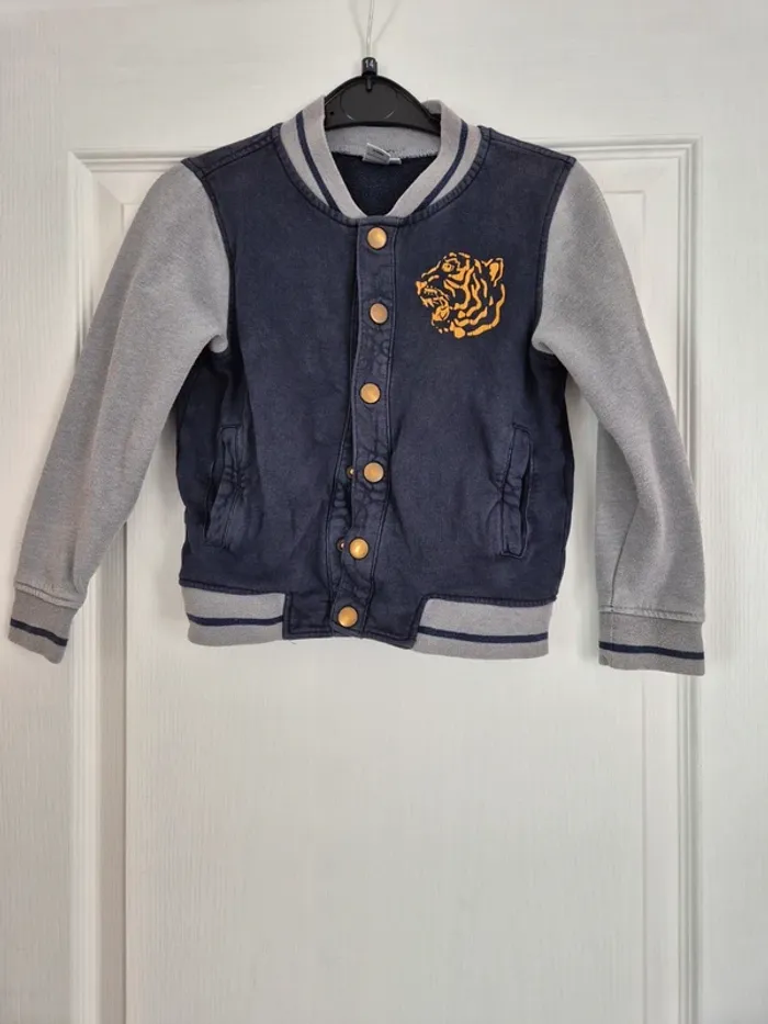 👦 Veste