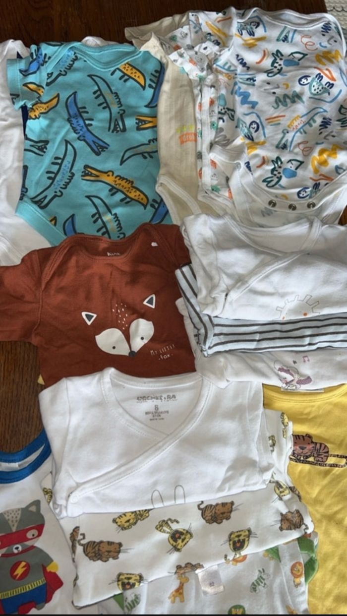 Lot 14 bodies 6 mois - photo numéro 3