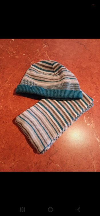 Ensemble écharpe  / bonnet taille 6 mois