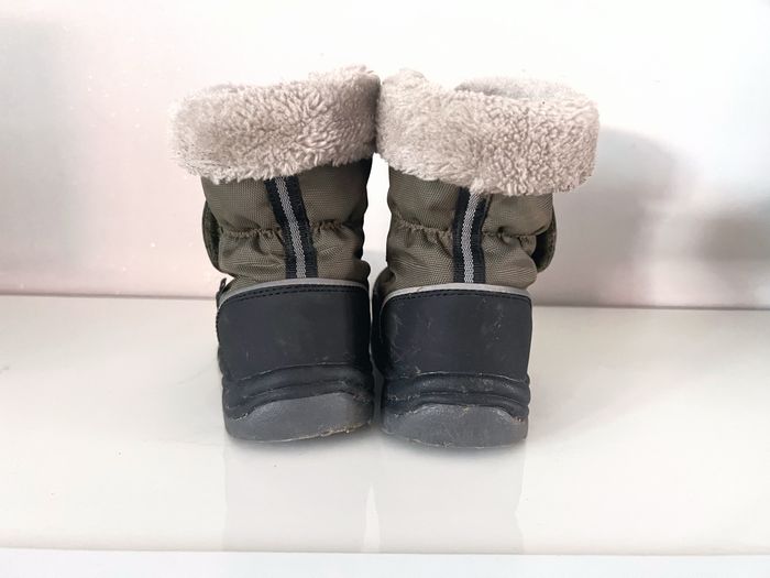Bottes de neige ❄️ boots Kickers  Très bon état  Peu porté  Kaki Taille 25  Prix que sur les lots (-20%)               Prix que sur les lots         #bebefille6mois   #bebegarcon #naissance #naissancegarcon #nourrisson #maternité #sacfemme #grossesse #ens - photo numéro 4