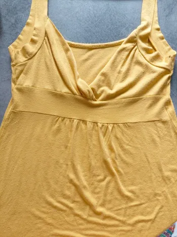T-shirt jaune