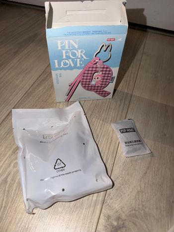 Pin for love - W
