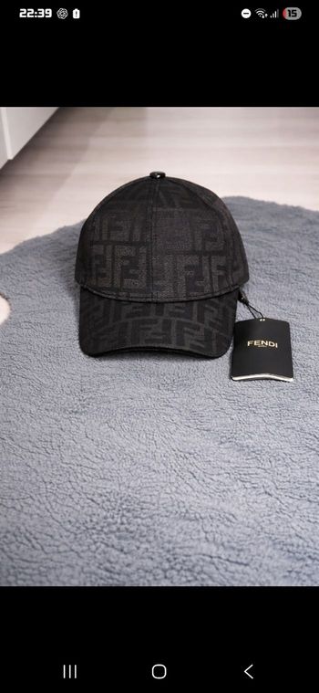 Casquette fendi