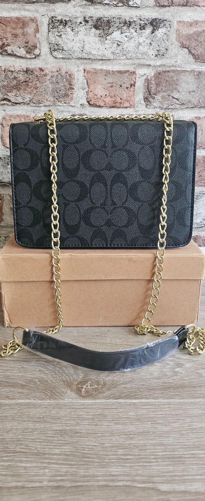 Sac coach  noir neuf 65e - photo numéro 2
