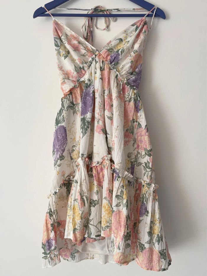 Robe dos nu tour de cou évanescente à fleurs Divided de chez H&M