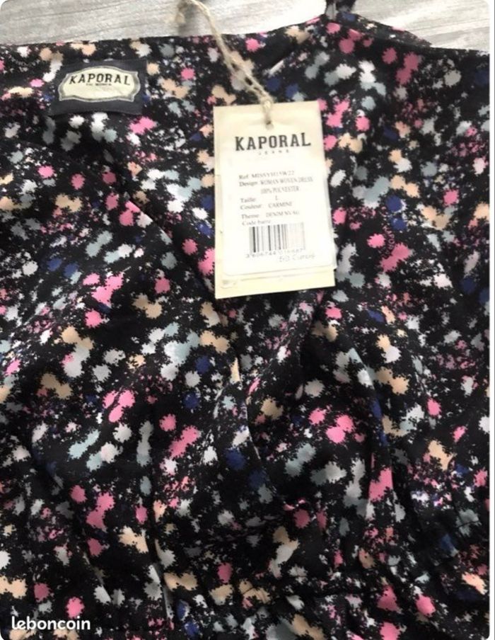Très belle robe KAPORAL taille L (40) noir avec dessins colorés - photo numéro 4