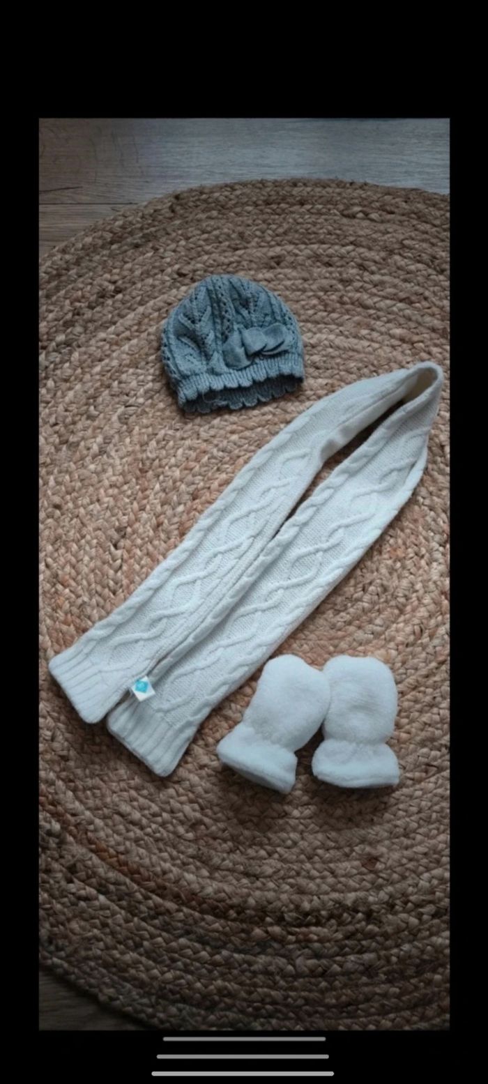 Ensemble bonnet gant et écharpe