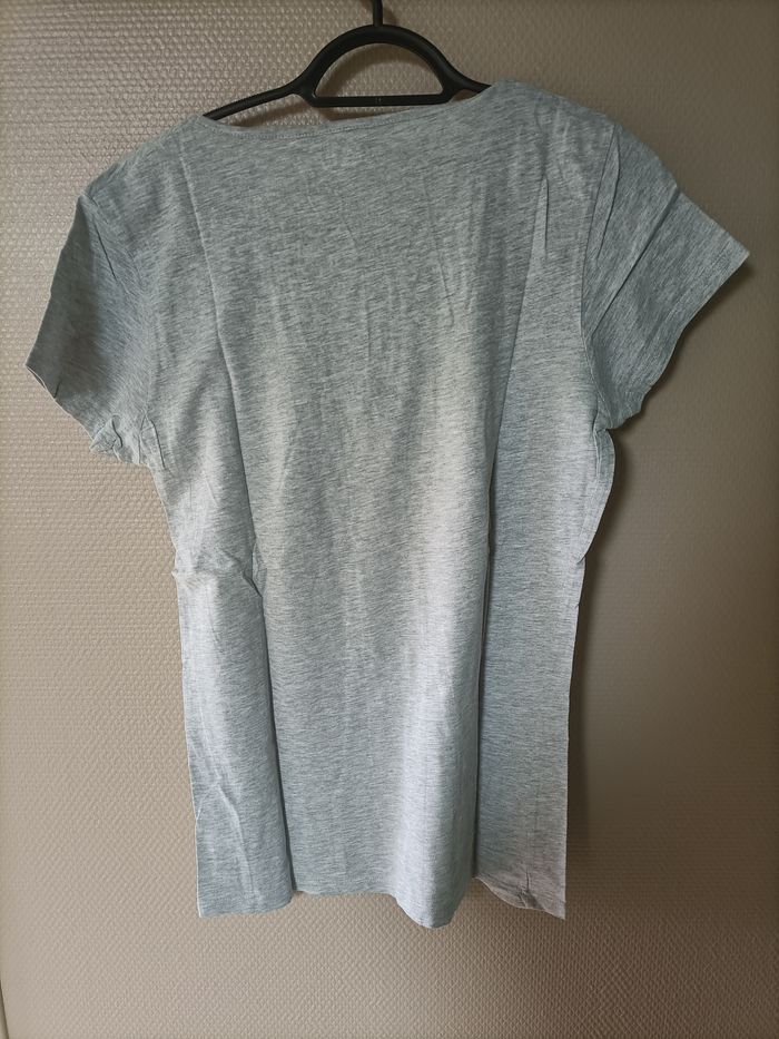 Tshirt gris avec écriture magic week - photo numéro 2