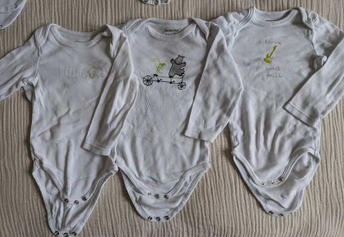 Lot de 9 bodies - 9 mois - photo numéro 2