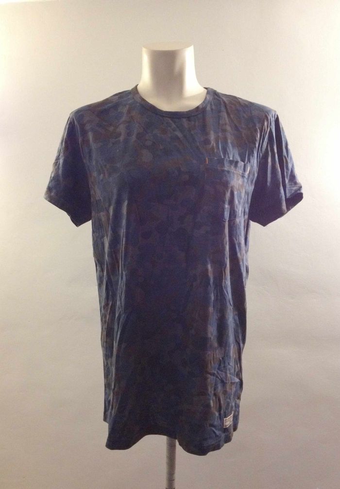 T shirt motif camouflage militaire ◦ manches courtes ◦ look masculin ◦ taille 38 ◦ pataugas