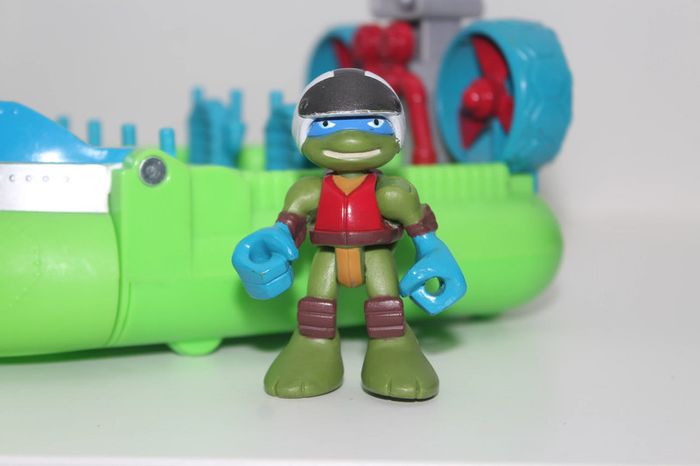 Figurine Léonardo + Véhicule Bateau Hydroglisseur -  TMNT - photo numéro 3