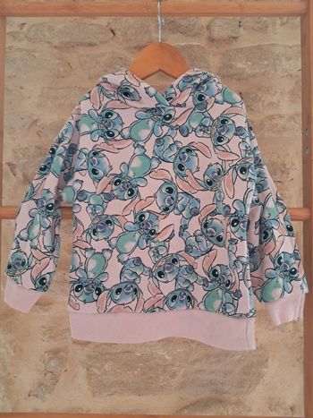 Sweat à capuche rose stitch 2 / 3 ans très bon état