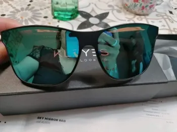 Lunettes de soleil bleues