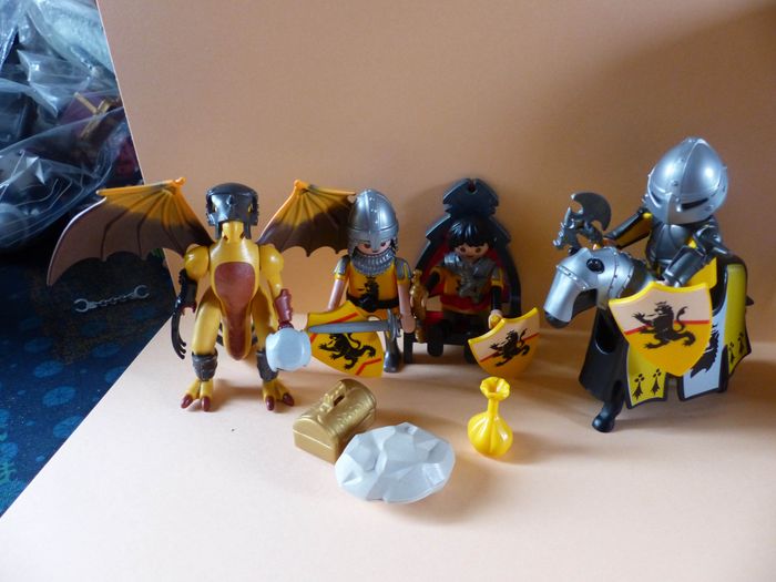 Lot playmobils chevaliersu du dragon jaune - photo numéro 2