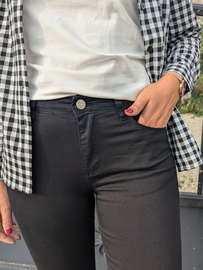 Jean slim Grenoble noir
Taille 36 - photo numéro 4
