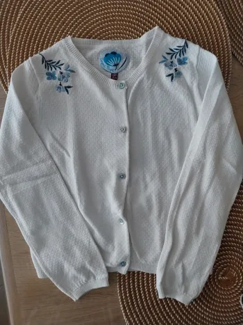 Gilet Blanc fille 6 ans avec broderie bleu ciel
