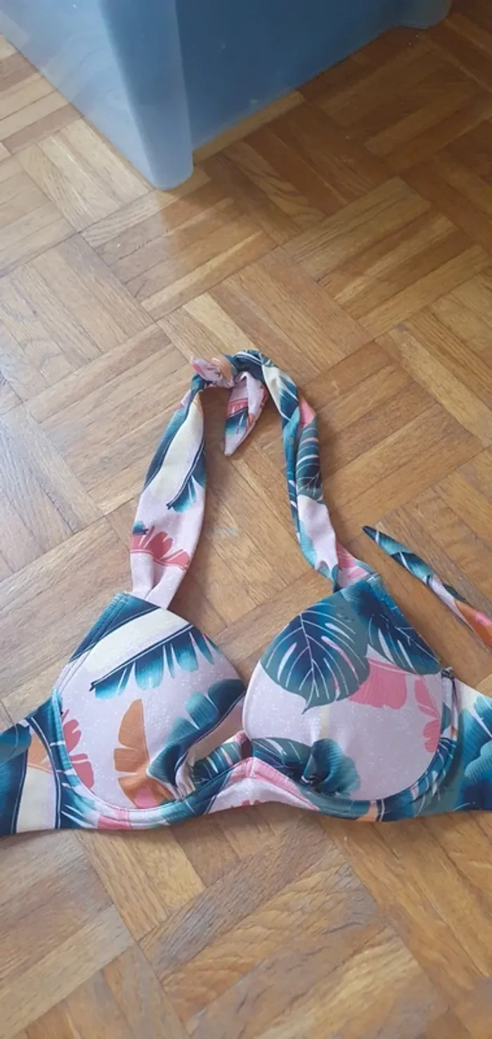 Haut de maillot de bain rembourré - photo numéro 2