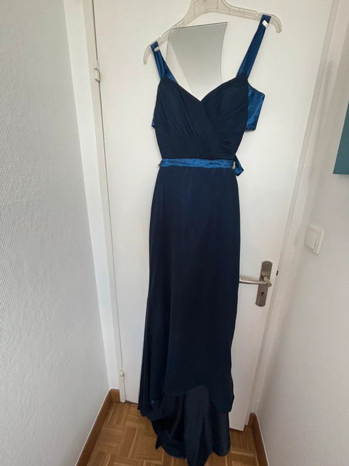 Robe bleu fluide avec traîne T38