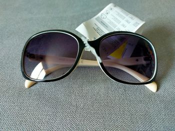 Lunettes de soleil bicolores – Neuves avec étiquette