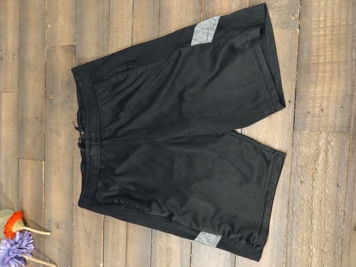 Bermuda de sport Dunlop noir garçon 10-12 ans – Très bon état